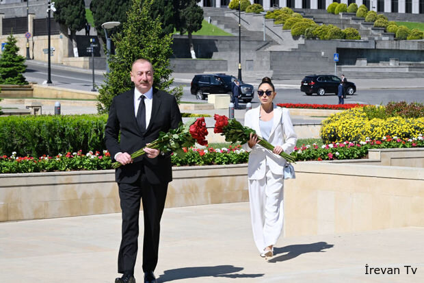 İlham Əliyev və Mehriban Əliyeva Həzi Aslanovun məzarını ziyarət ediblər - FOTO